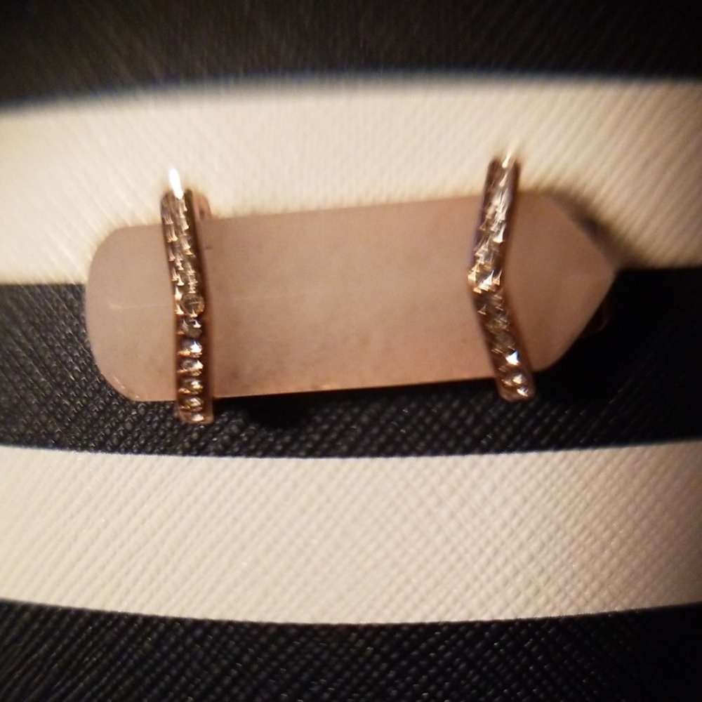 Single stone bar